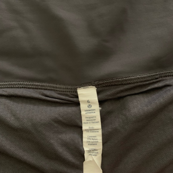 Lululemon featherlight shorts, size 6 - Picture 3 of 3